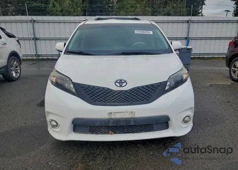2014 Toyota Sienna Sport z USA, uszkodzony, nr VIN 5TDXK3DCXES498808